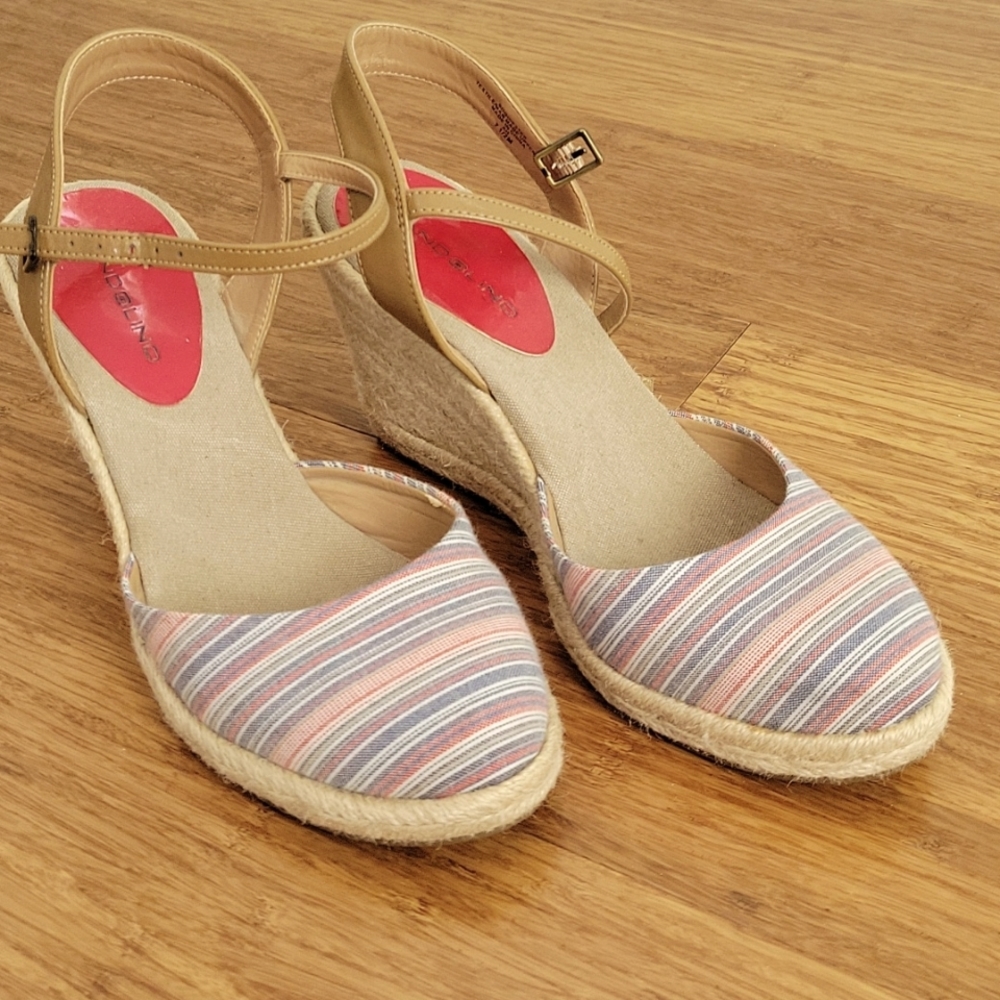 Bandolino wedge shoes, multicolor